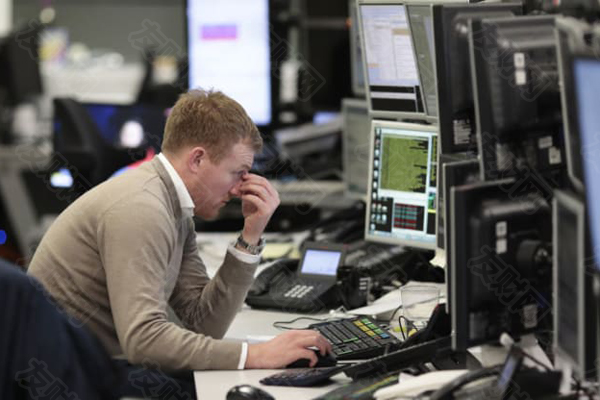 macro markets巨汇：由于英国财政计划刺激投资者撤离 英镑跌至历史低点